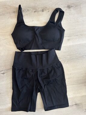 Brand new Seamless Ribbed Black Sports Bra & Biker Short Set - Women